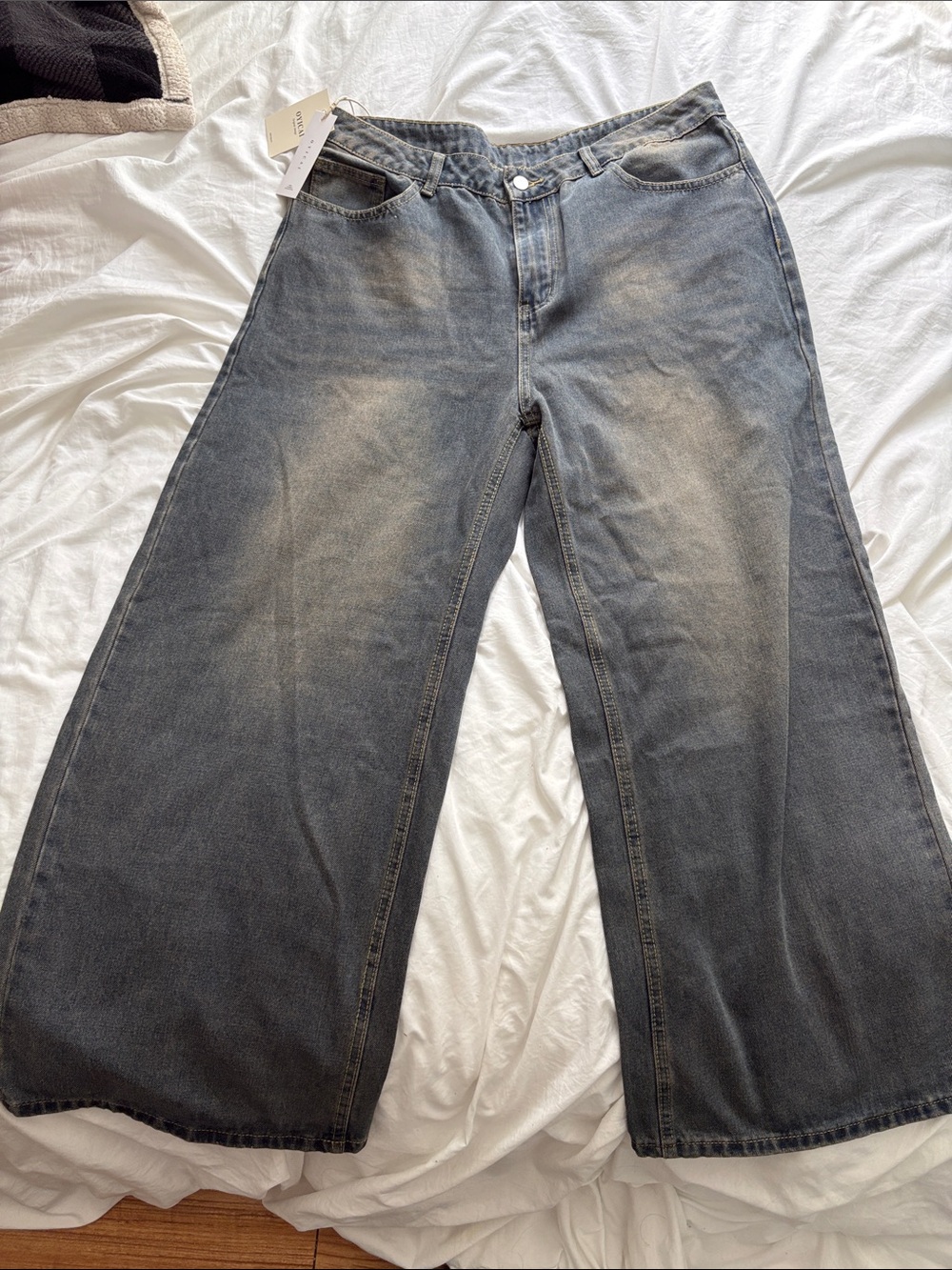 Wide-Leg Ankle Crop Jeans in Washed Black